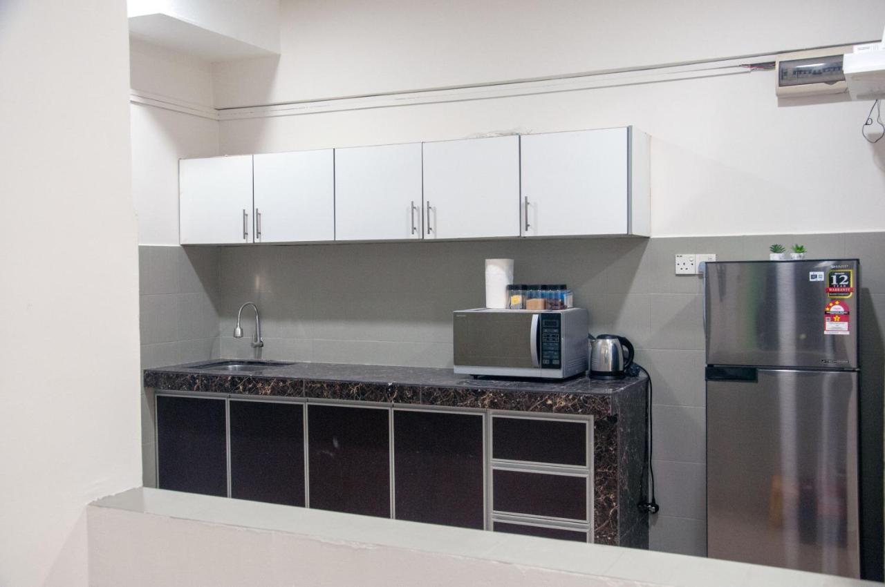 Five H Family Service Apartment เซอรีเคมบางัน ภายนอก รูปภาพ