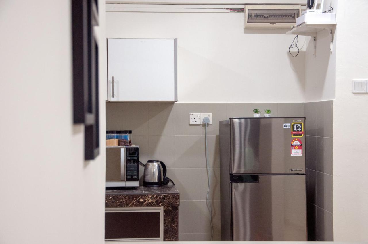 Five H Family Service Apartment เซอรีเคมบางัน ภายนอก รูปภาพ