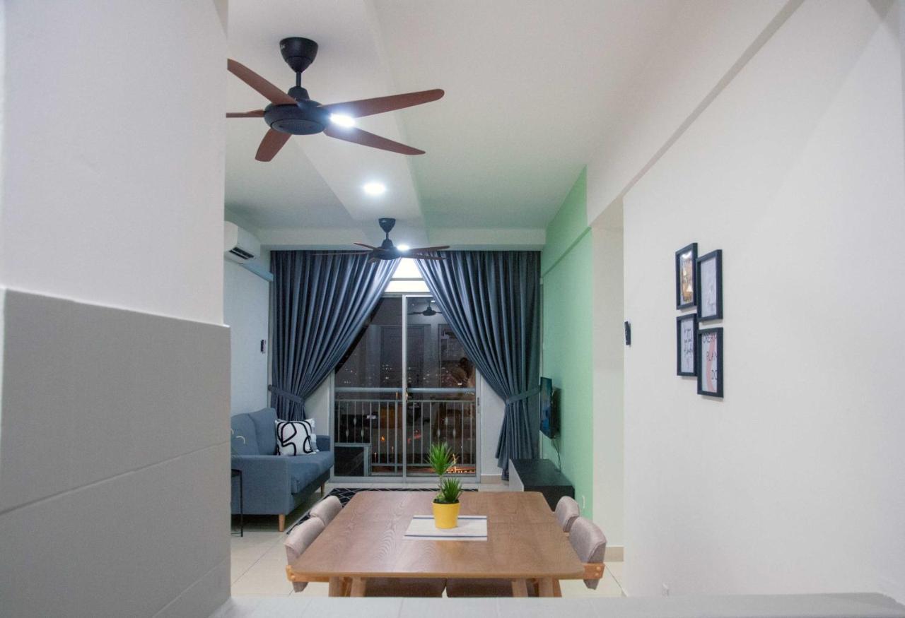 Five H Family Service Apartment เซอรีเคมบางัน ภายนอก รูปภาพ