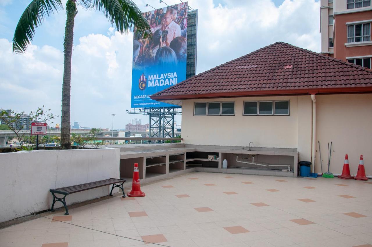 Five H Family Service Apartment เซอรีเคมบางัน ภายนอก รูปภาพ