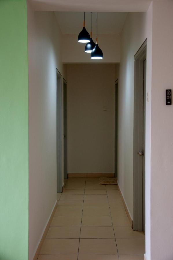 Five H Family Service Apartment เซอรีเคมบางัน ภายนอก รูปภาพ