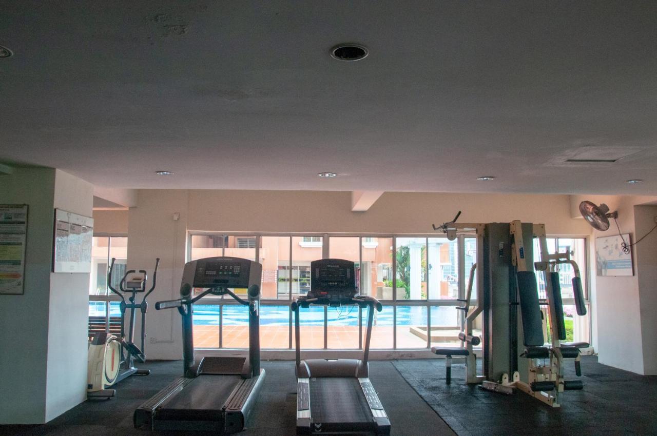 Five H Family Service Apartment เซอรีเคมบางัน ภายนอก รูปภาพ