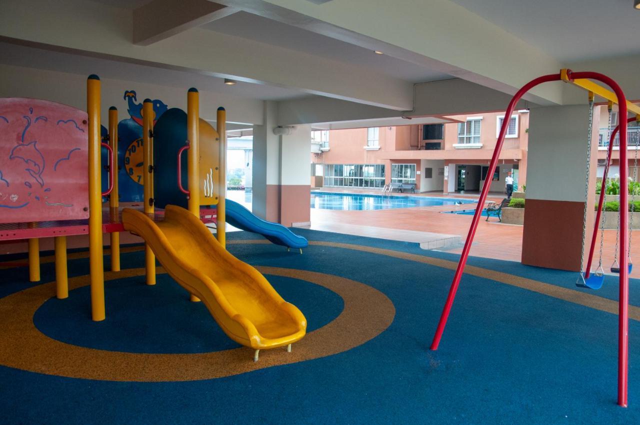 Five H Family Service Apartment เซอรีเคมบางัน ภายนอก รูปภาพ