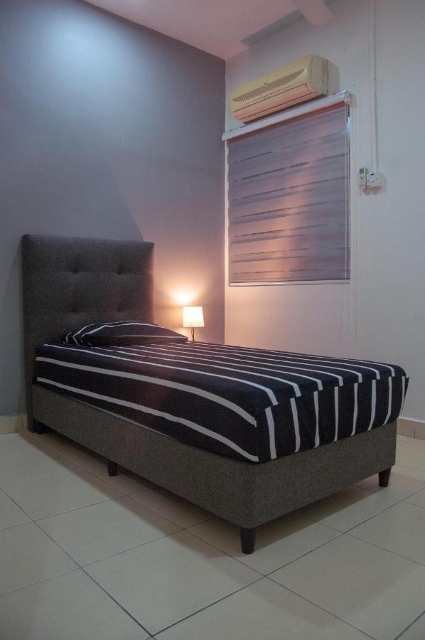 Five H Family Service Apartment เซอรีเคมบางัน ภายนอก รูปภาพ