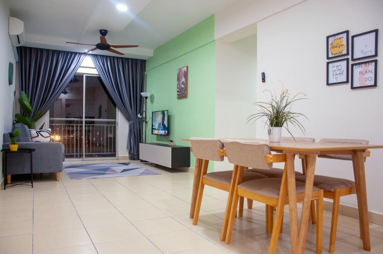 Five H Family Service Apartment เซอรีเคมบางัน ภายนอก รูปภาพ
