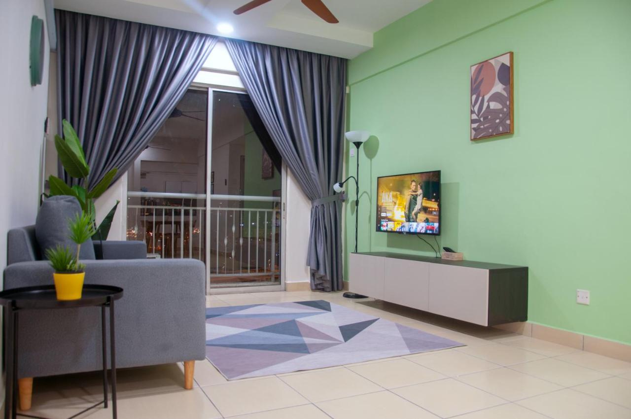 Five H Family Service Apartment เซอรีเคมบางัน ภายนอก รูปภาพ