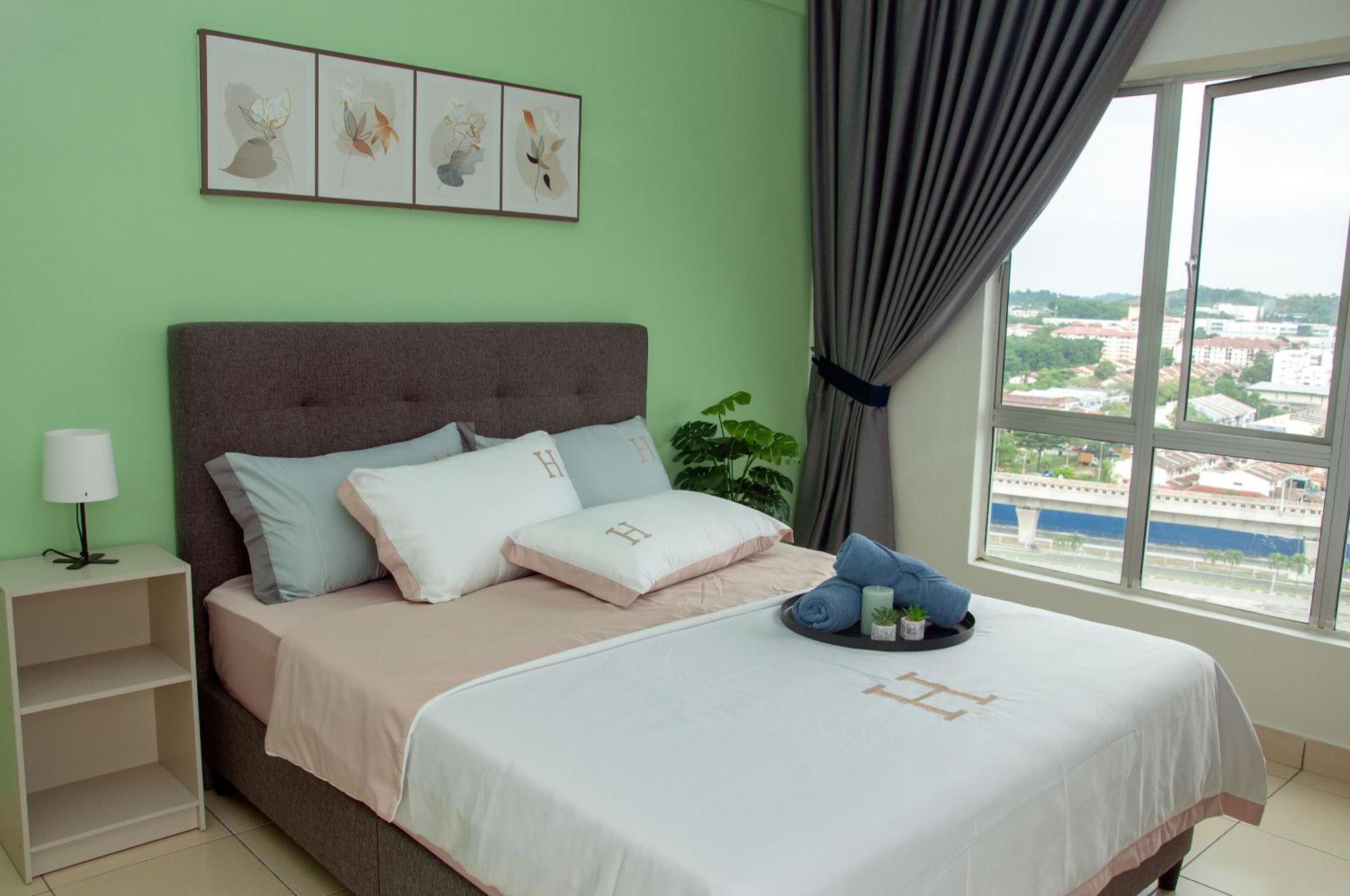 Five H Family Service Apartment เซอรีเคมบางัน ภายนอก รูปภาพ