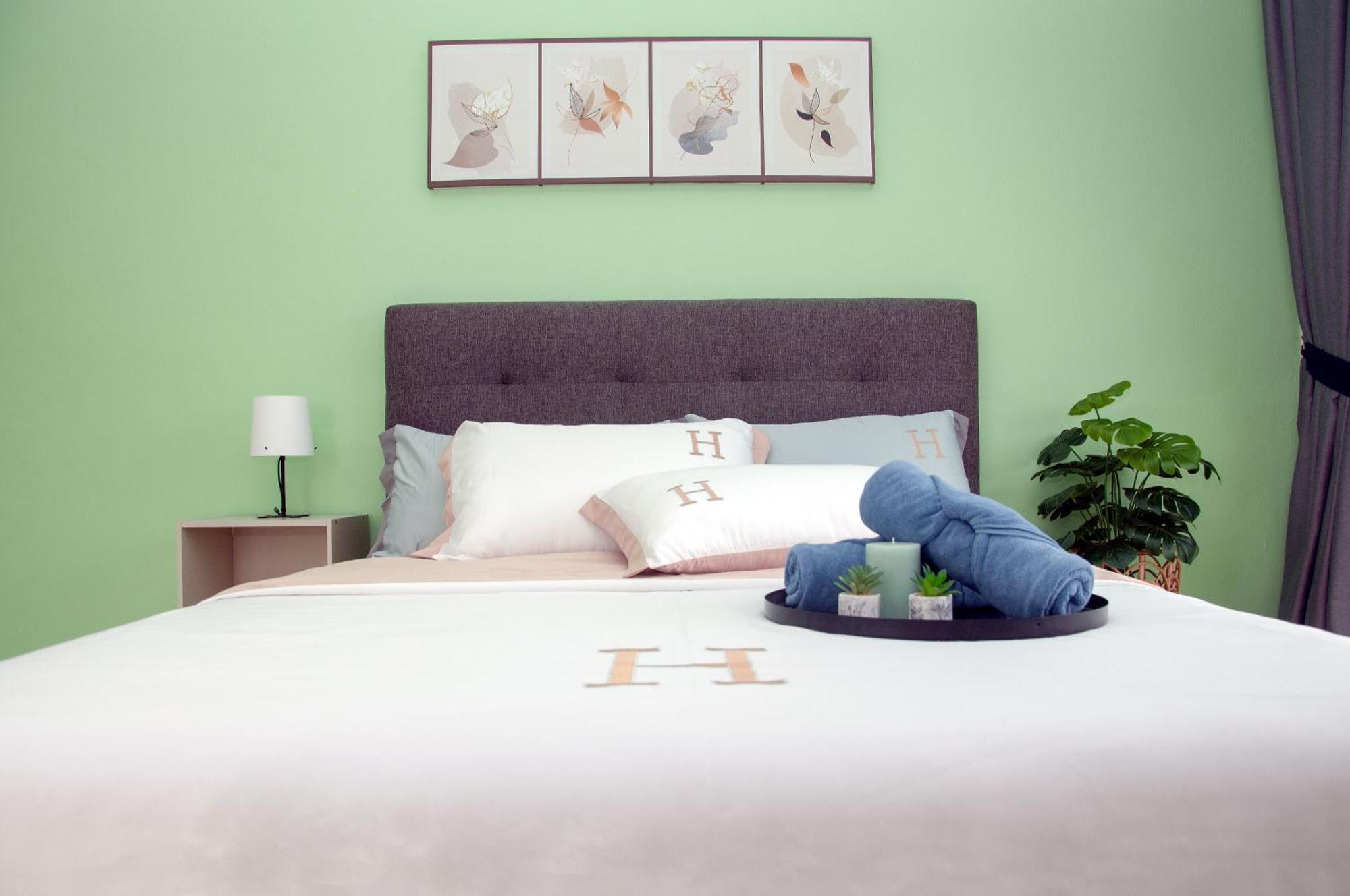 Five H Family Service Apartment เซอรีเคมบางัน ภายนอก รูปภาพ